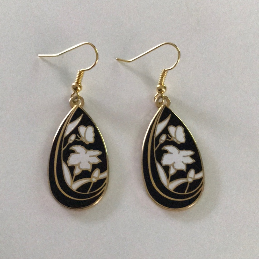 Vintage Floral Tear Drop Gold Tone Earrings